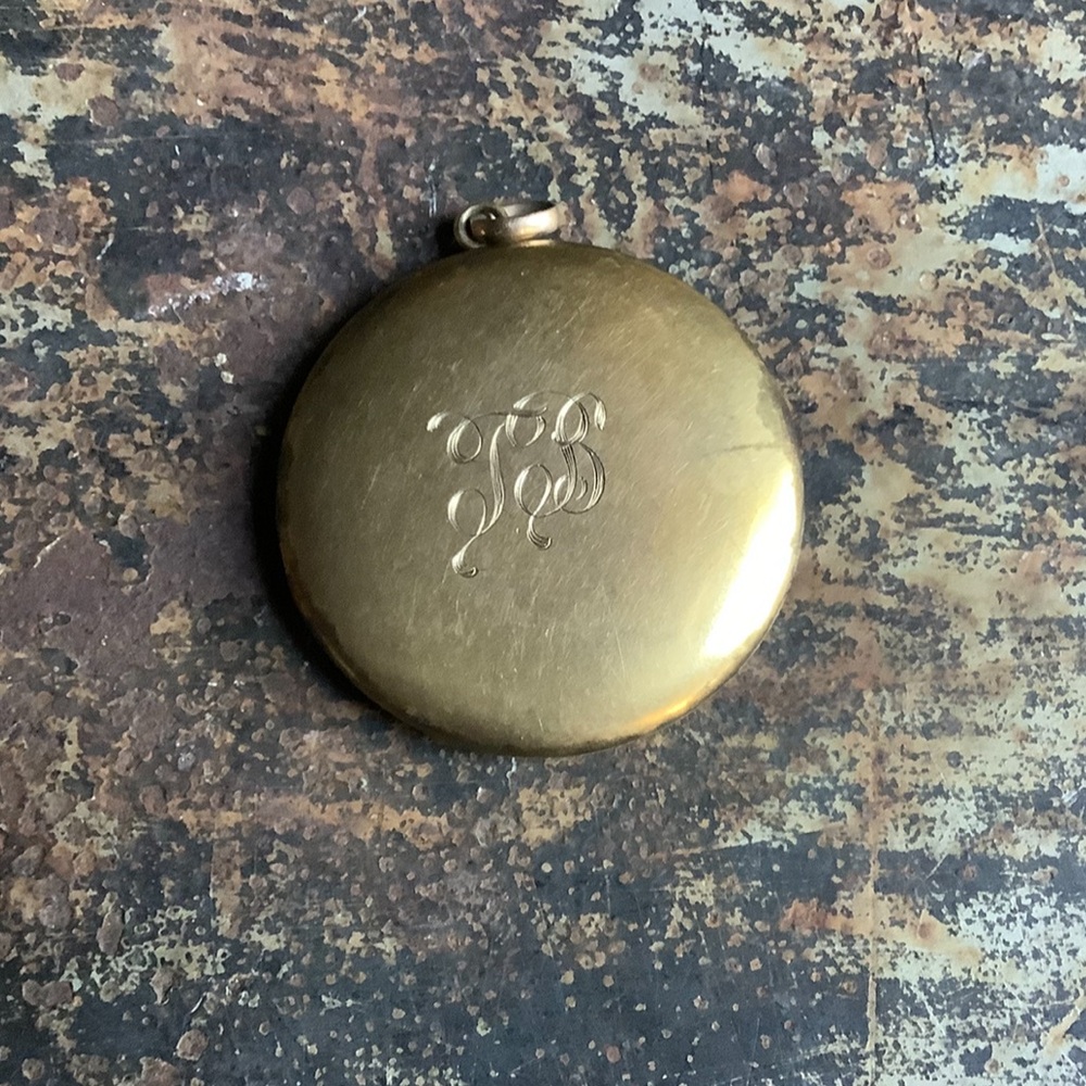 Antique W&S Victorian Monogrammed Locket - Picture 3 of 5